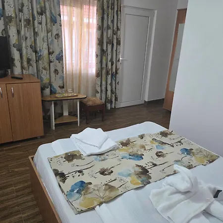 La Camuflaj Guest house 2 Mai