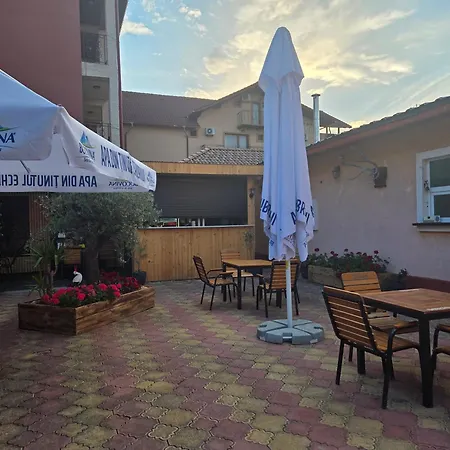 La Camuflaj Guest house 2 Mai