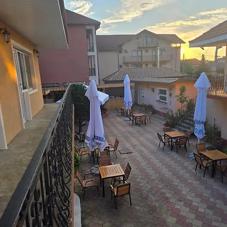 Vendégház La Camuflaj Două Mai