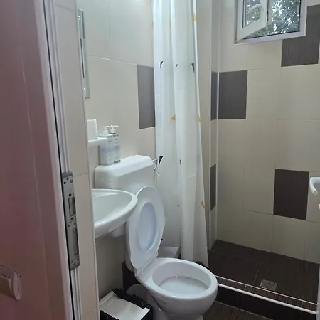 Guest house La Camuflaj 2 Mai
