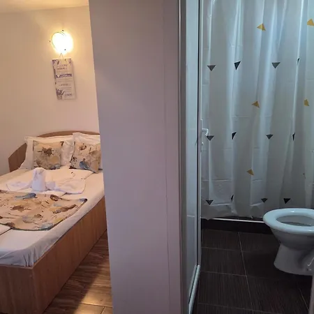 Vendégház La Camuflaj Două Mai
