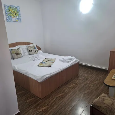 Guest house La Camuflaj 2 Mai